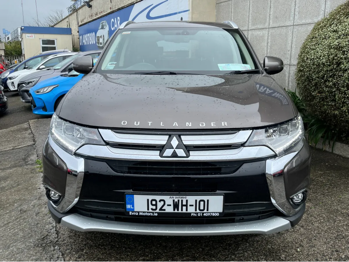 Mitsubishi Outlander 4WD 7 SEATER 2.3 DIESEL MANUA - Image 2