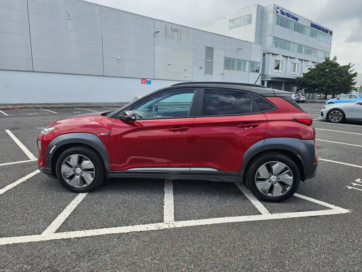 Hyundai KONA FULL EV, 64 KWH, LOW MILEAGE, LEATHER - Image 3