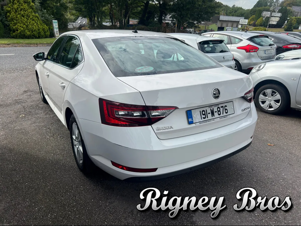 Skoda Superb AMBITION 2.0 TDI 150HP DSG 4DR AUTO - Image 4