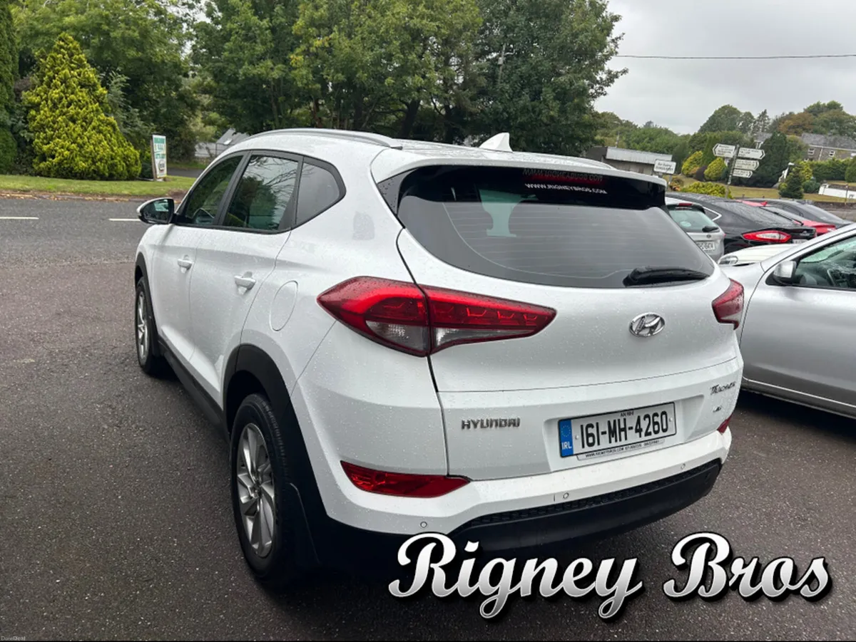 Hyundai Tucson 4WD EXECUTIVE 5DR - Image 4