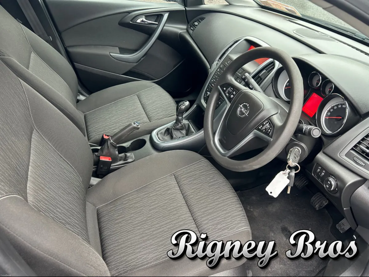 Opel Astra SALOON 1.6 CDTI 110PS 4DR - Image 6