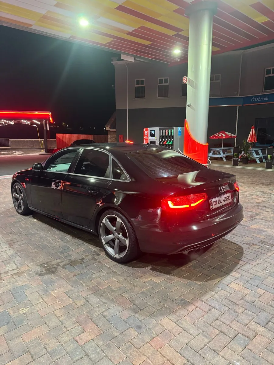Audi A4 Sline Black Edition - Image 4