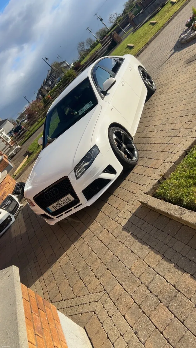 Audi a4 b8 s line black edition - Image 2