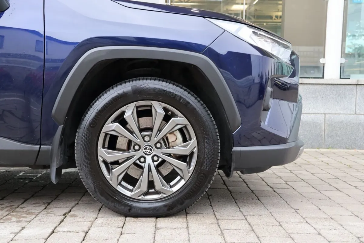 Toyota RAV4 2.5 Hybrid Sol 2WD, Black Leather - Image 6