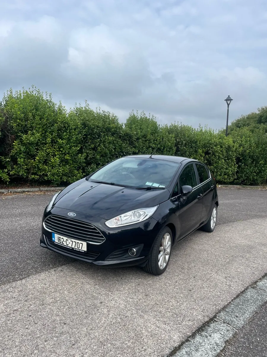 Ford Fiesta 2016 petrol very clean - Image 1