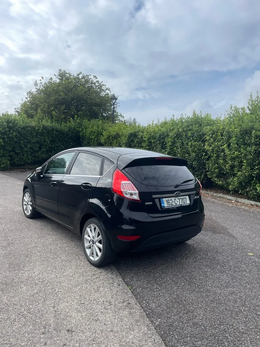 Ford Fiesta 2016 petrol very clean - Image 3