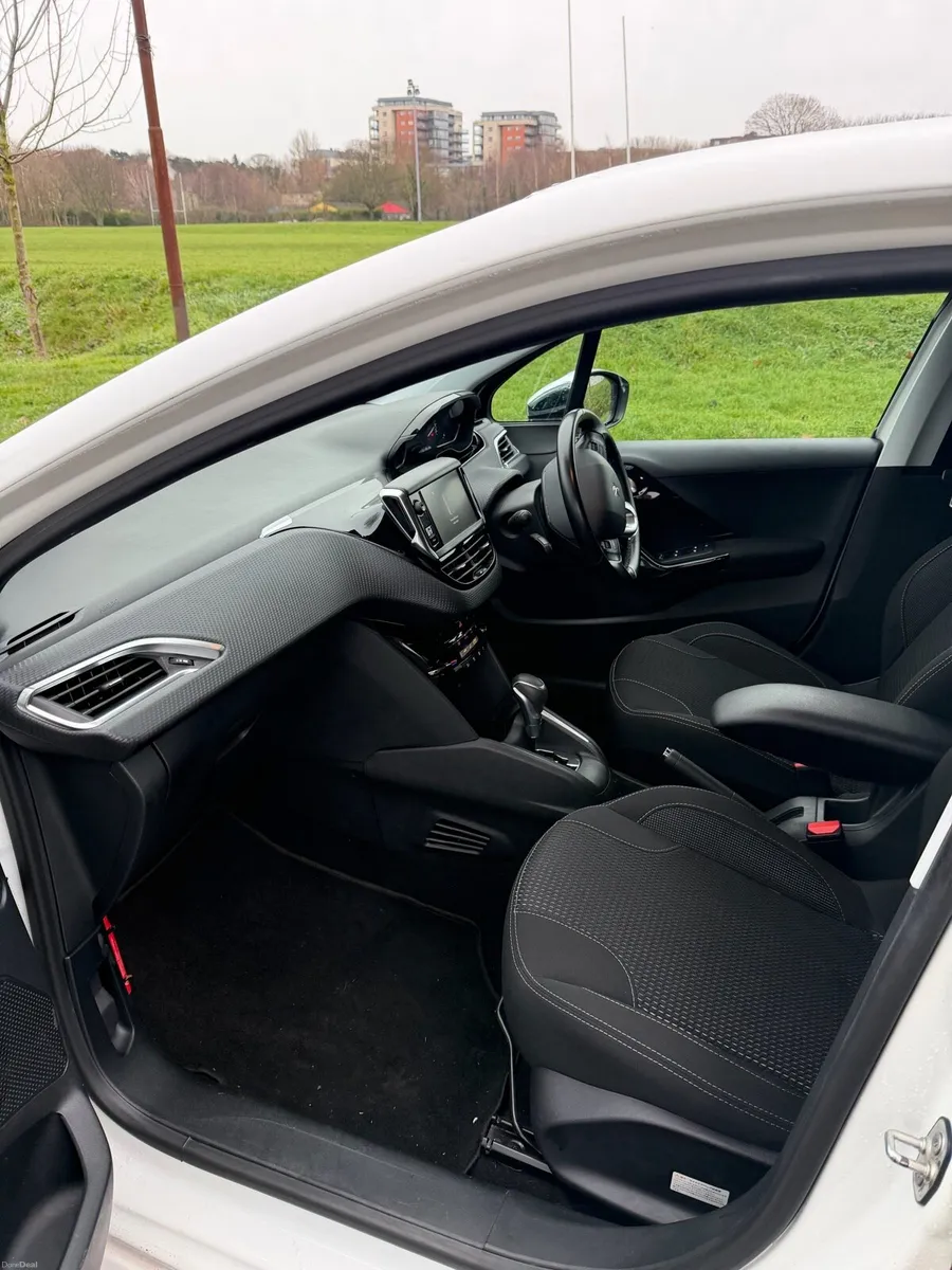 Peugeot 208 - Image 6