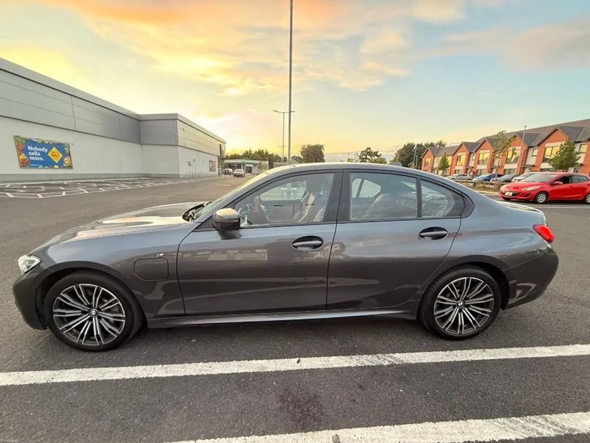 2020 BMW 3 Series - Image 4