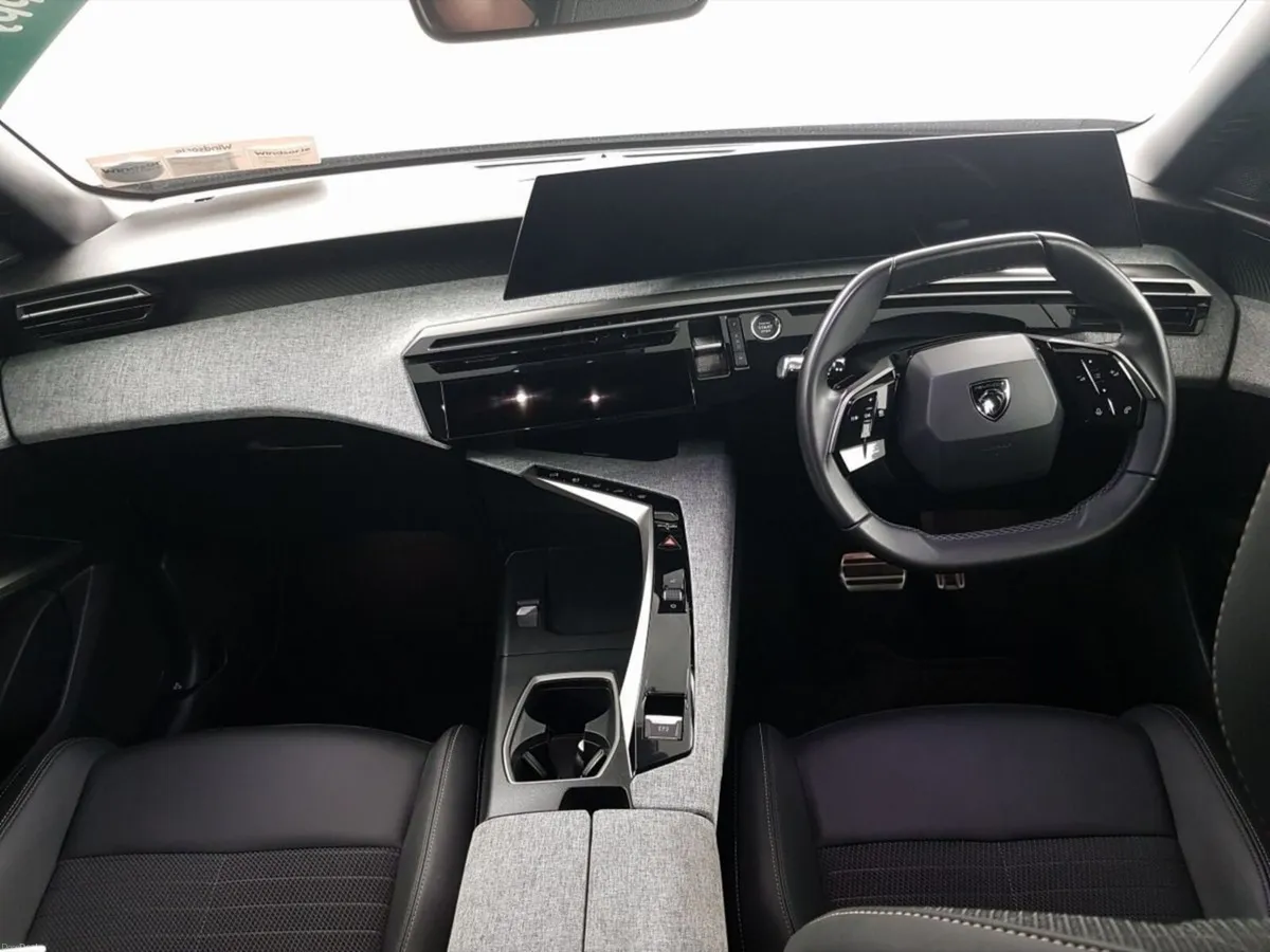Peugeot 3008 1.2 MHEV PureTech 136bhp eDCS6 Allure - Image 3