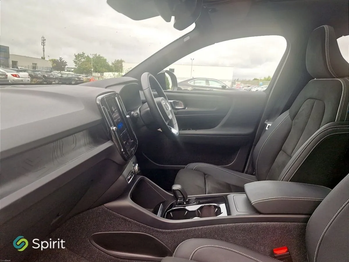Volvo XC40 Fully Electric, Ultimate - Image 2