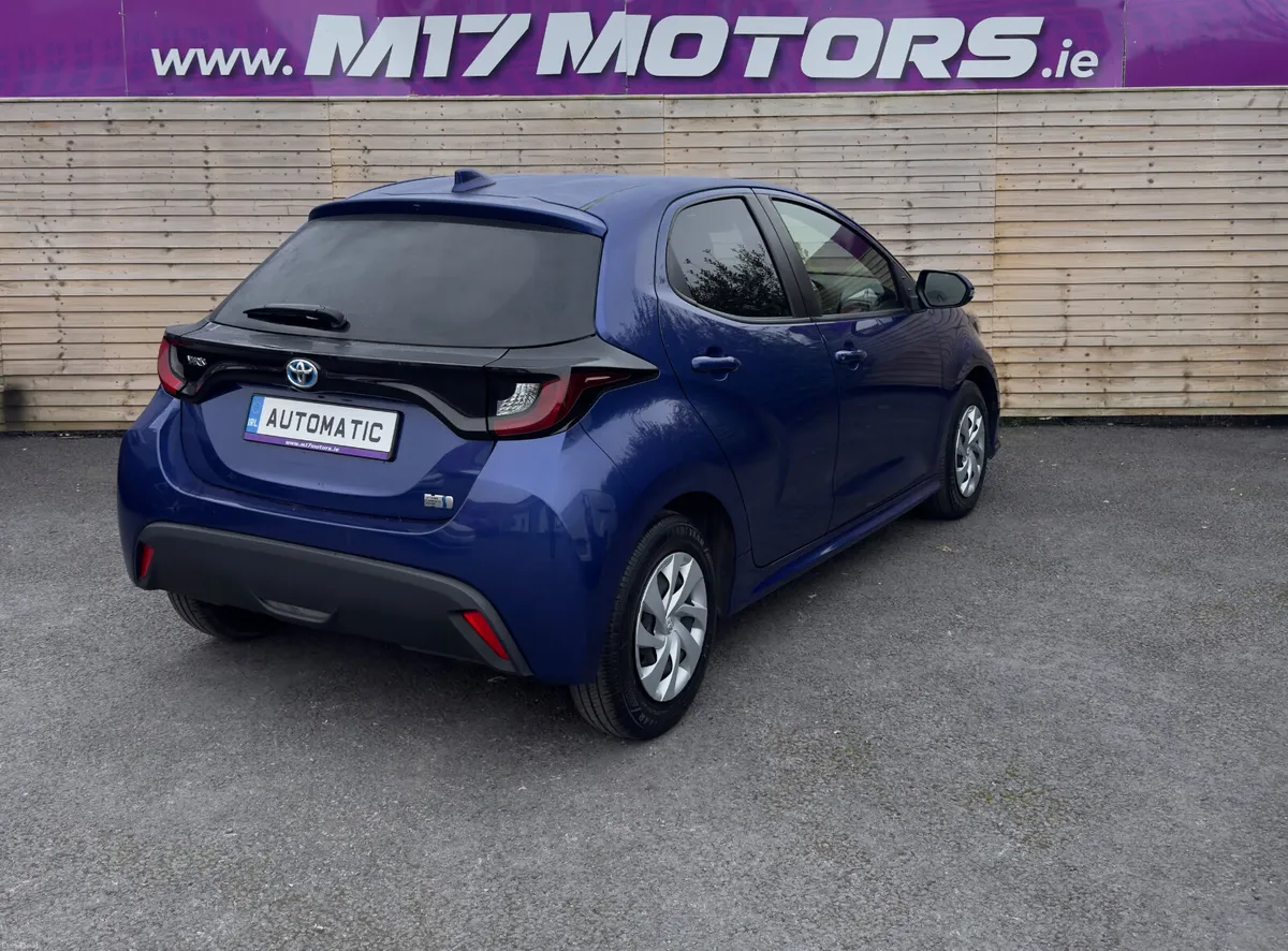 2022 Toyota Yaris, 1.5 Hybrid Auto - Image 5