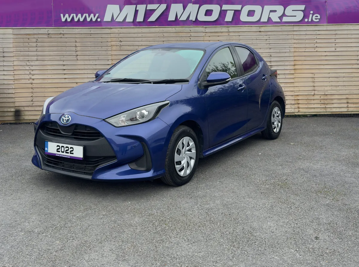 2022 Toyota Yaris, 1.5 Hybrid Auto - Image 3