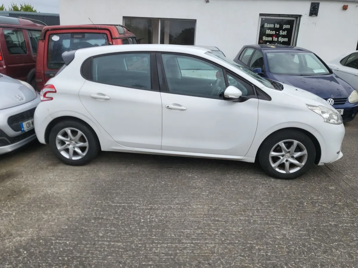 Peugeot 208 2015 - Image 2