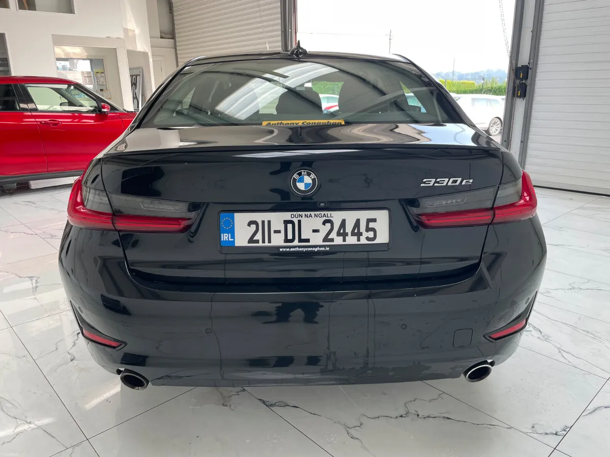BMW 330e  3-Series 2021 - Image 4