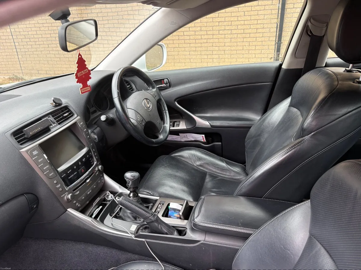 Lexus IS 2009 - Image 2