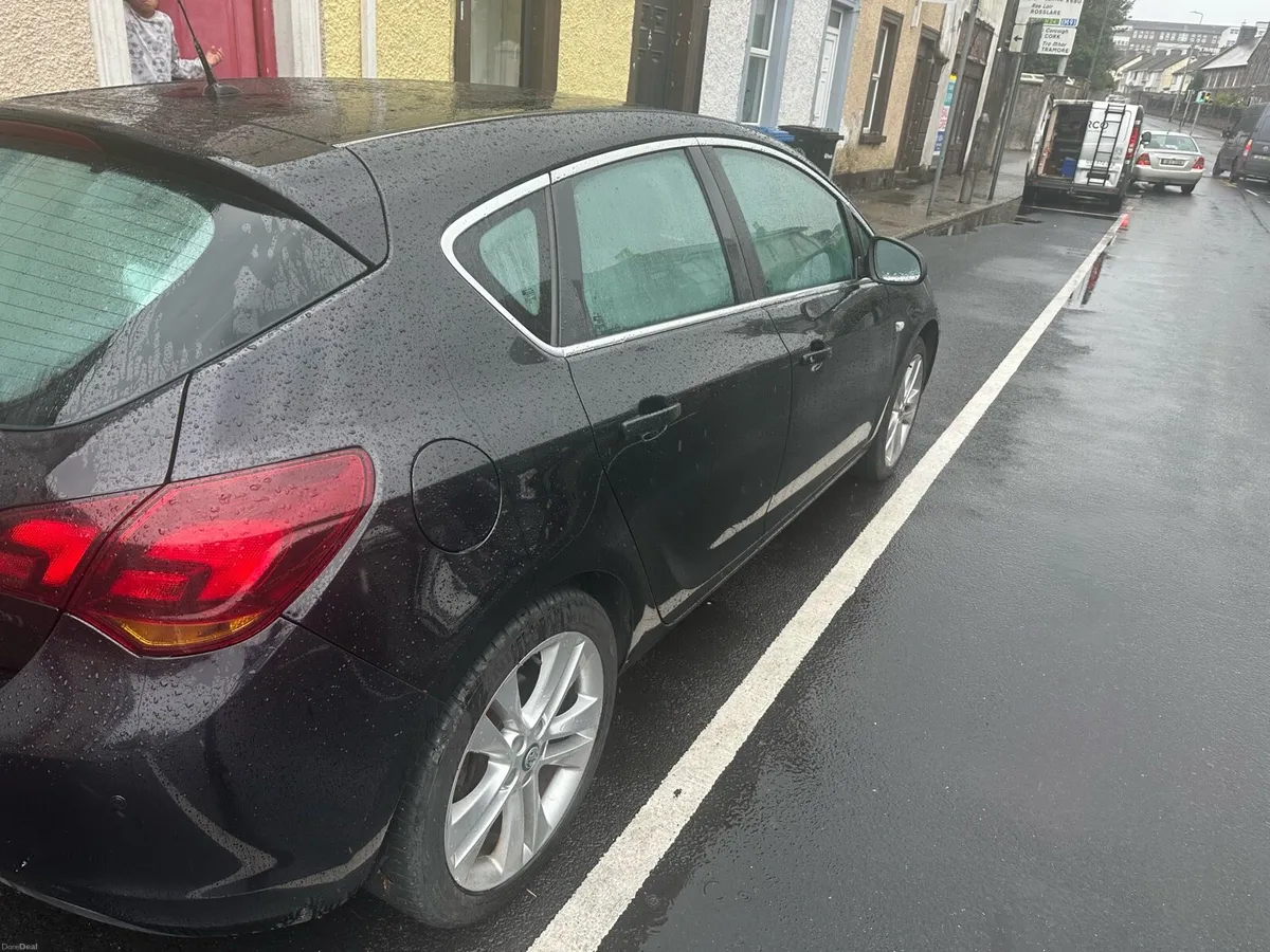 Opel Astra 2010 - Image 4