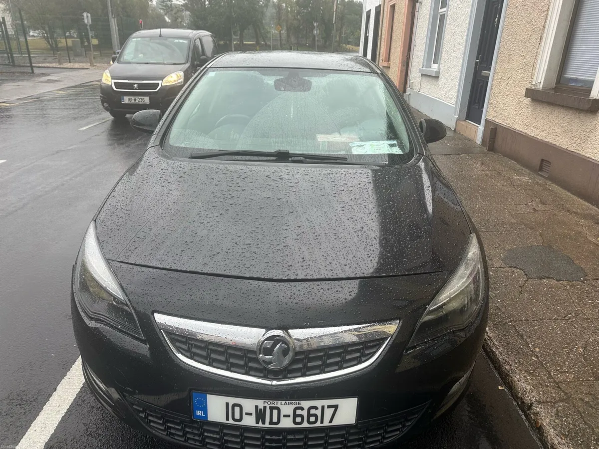 Opel Astra 2010 - Image 1
