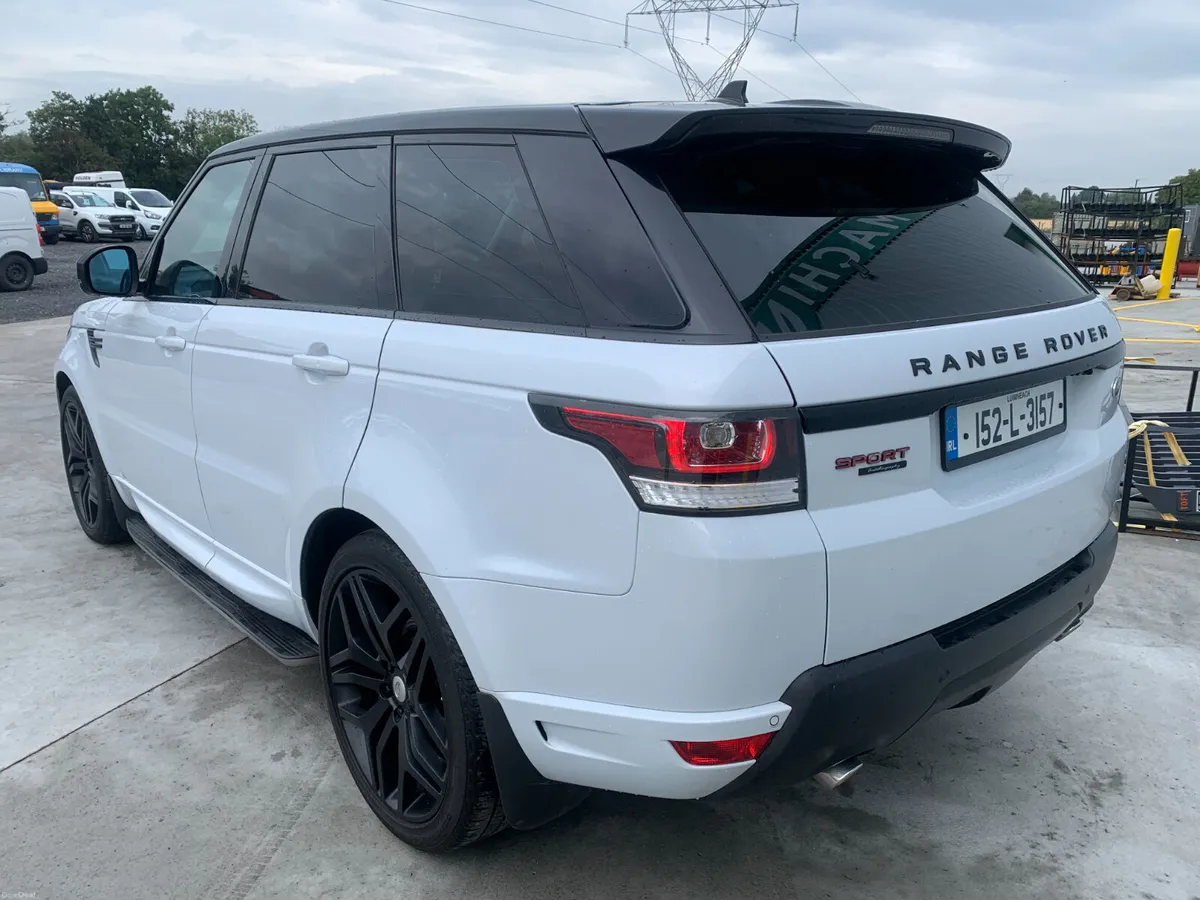 UNRESERVED 2015 LAND ROVER RANGE ROVER SPORT - Image 3