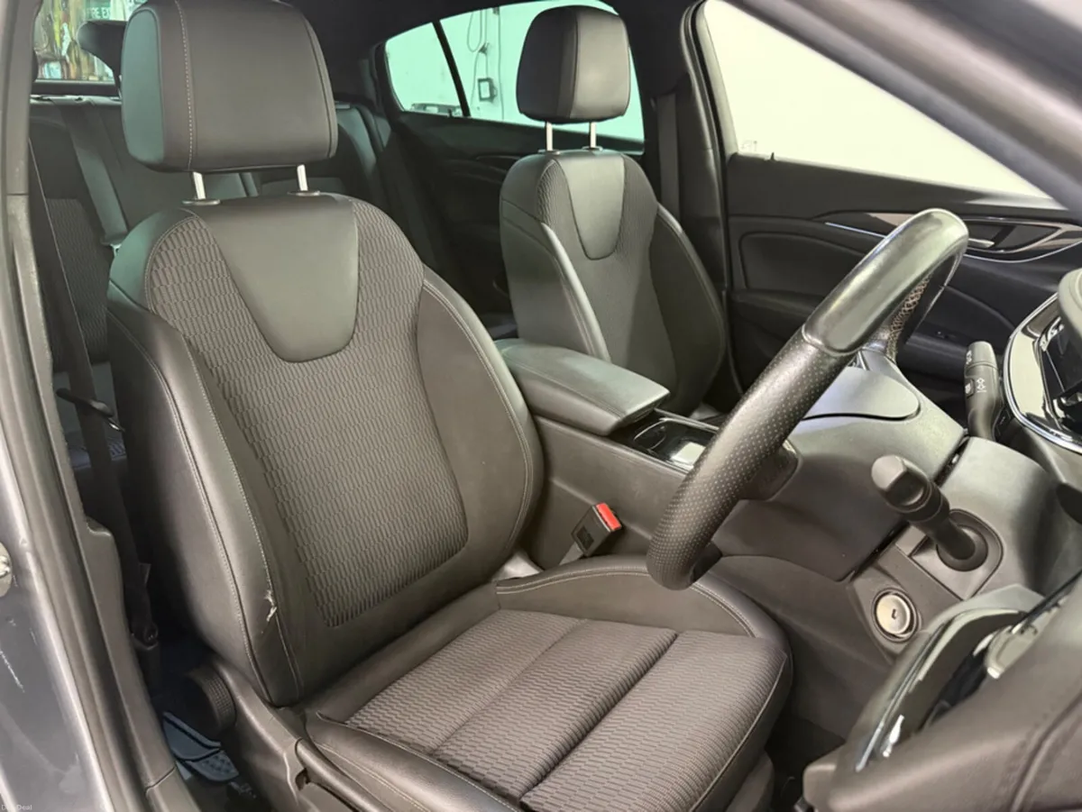 Opel Insignia **2 KEYS  **MULTI FUNCTION STEERING - Image 6