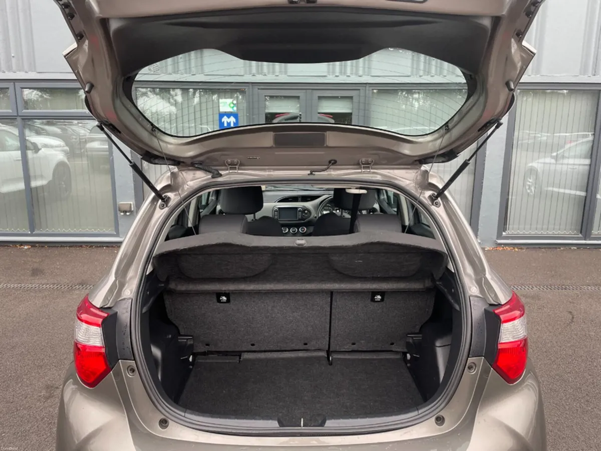 Toyota Yaris 1.0 LUNA 4DR - Image 5