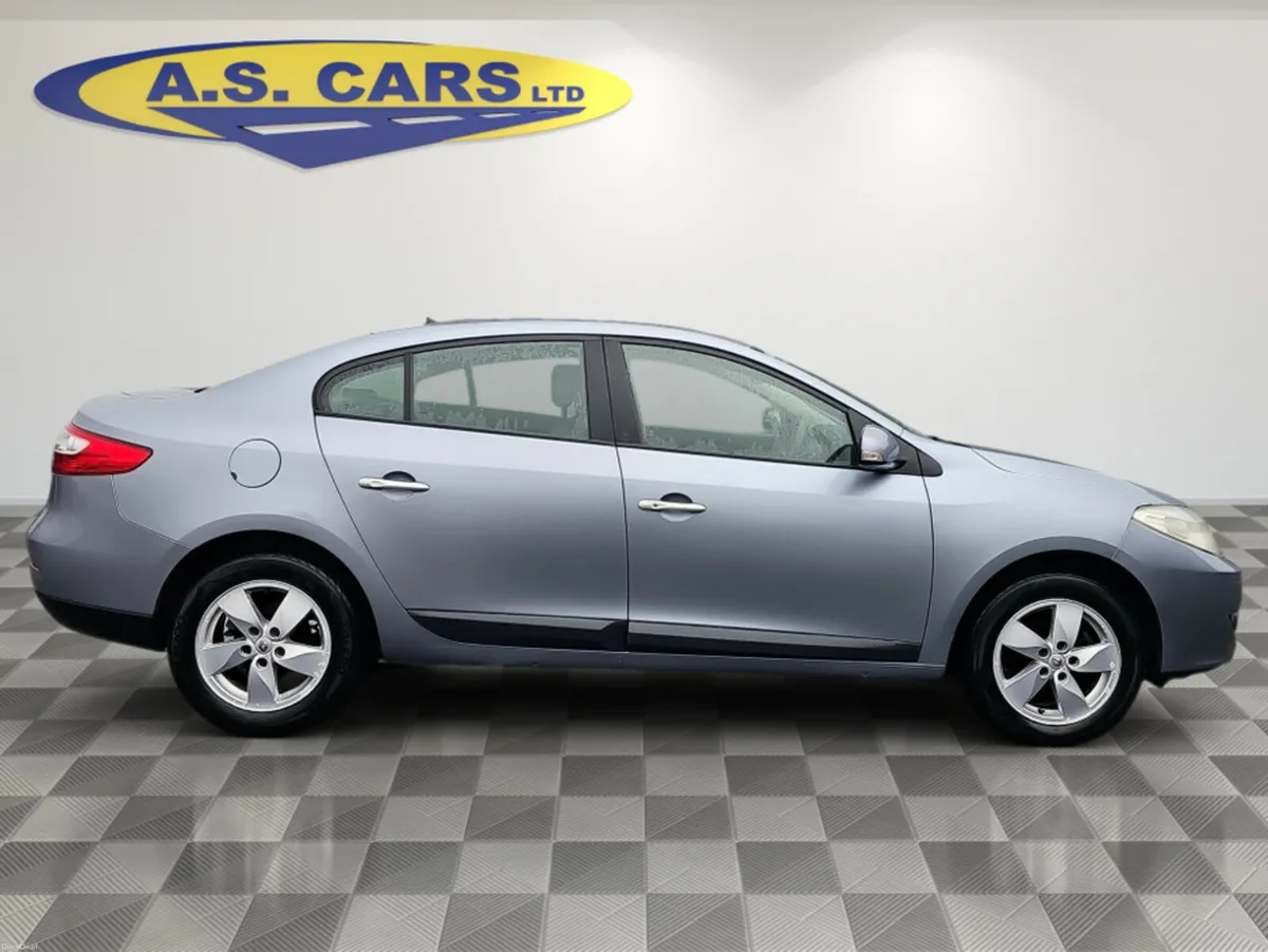 Renault Fluence 1.5 DCI 110 DYNAMIQUE 4DR - Image 5