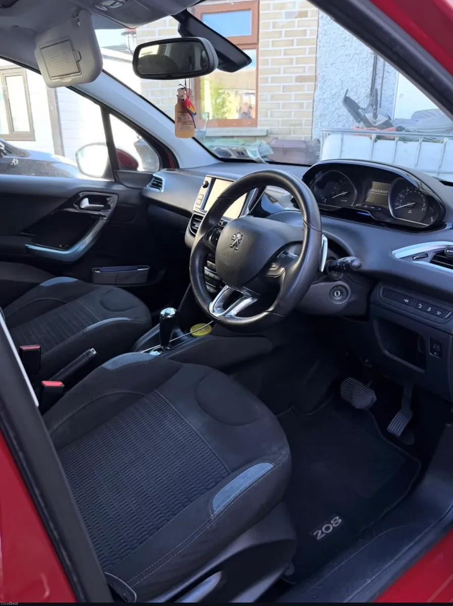 Peugeot 208 Automatic 1.4L Diesel HIGH SPEC - Image 4