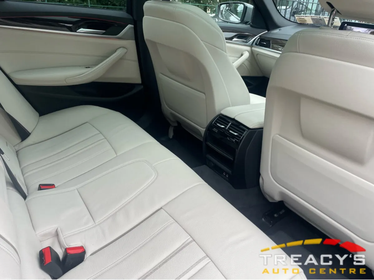 BMW 5-Series 2022 PANORAMIC SUNROOF MSPORT PRO - Image 5