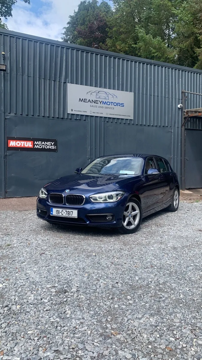 BMW  118i - Image 1