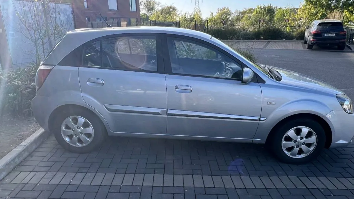 Car - Image 5