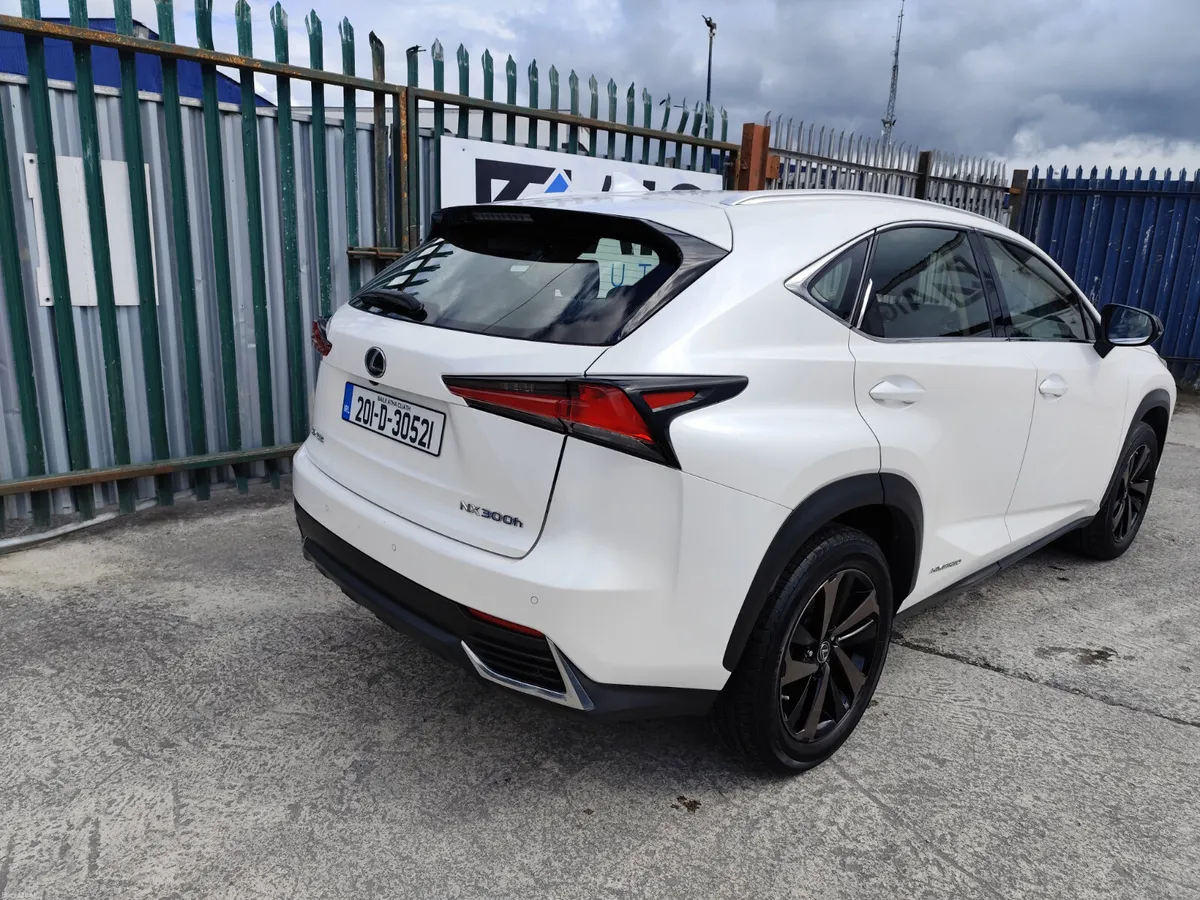 Lexus NX 300h Hybrid - 4WD - Executive - FSH - Image 4
