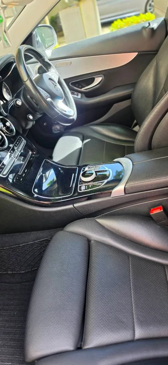 Mercedes-Benz C-Class C350e 2017 - Image 5
