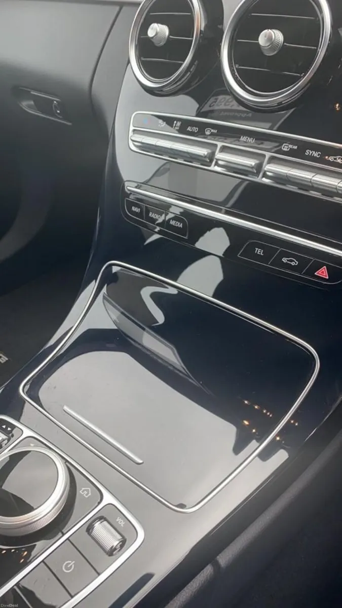 Mercedes-Benz C-Class 2019 - Image 4