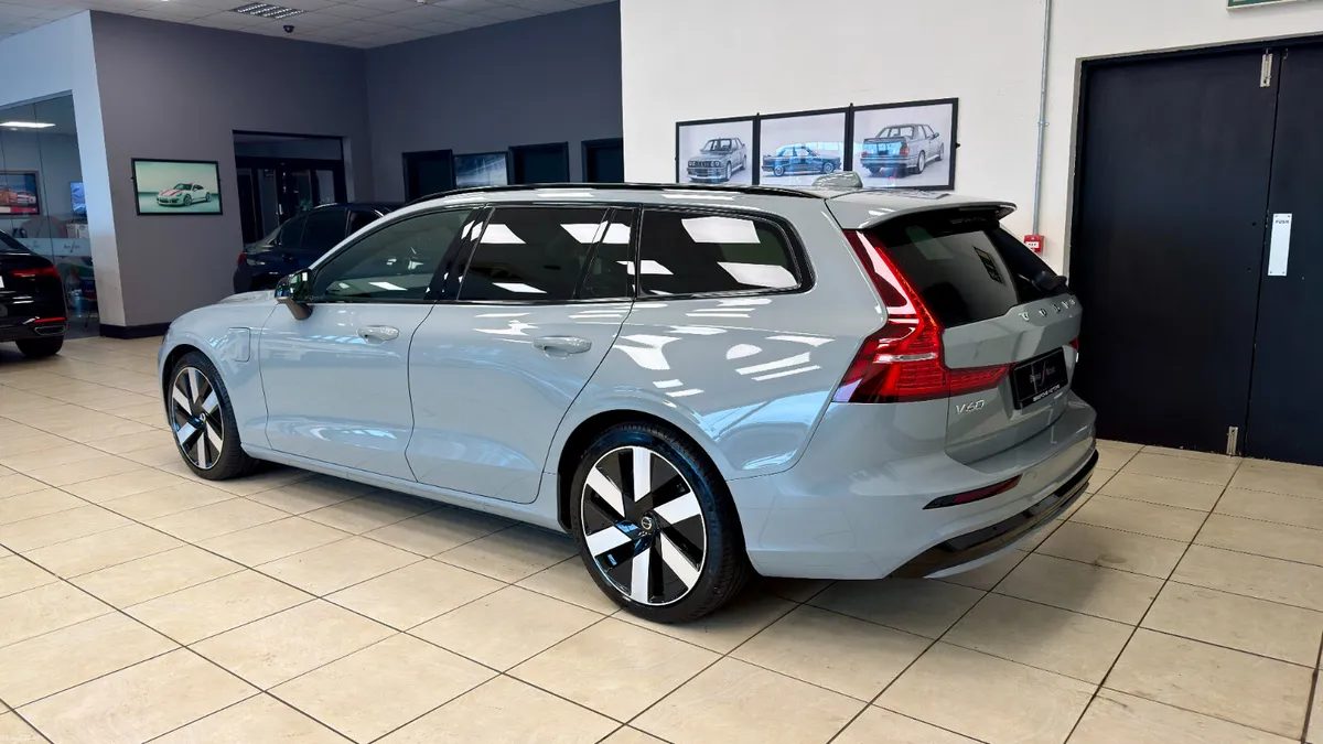 Volvo V60 Plus Dark AWD 2024 - Image 5