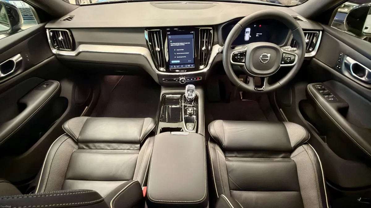 Volvo V60 Plus Dark AWD 2024 - Image 6