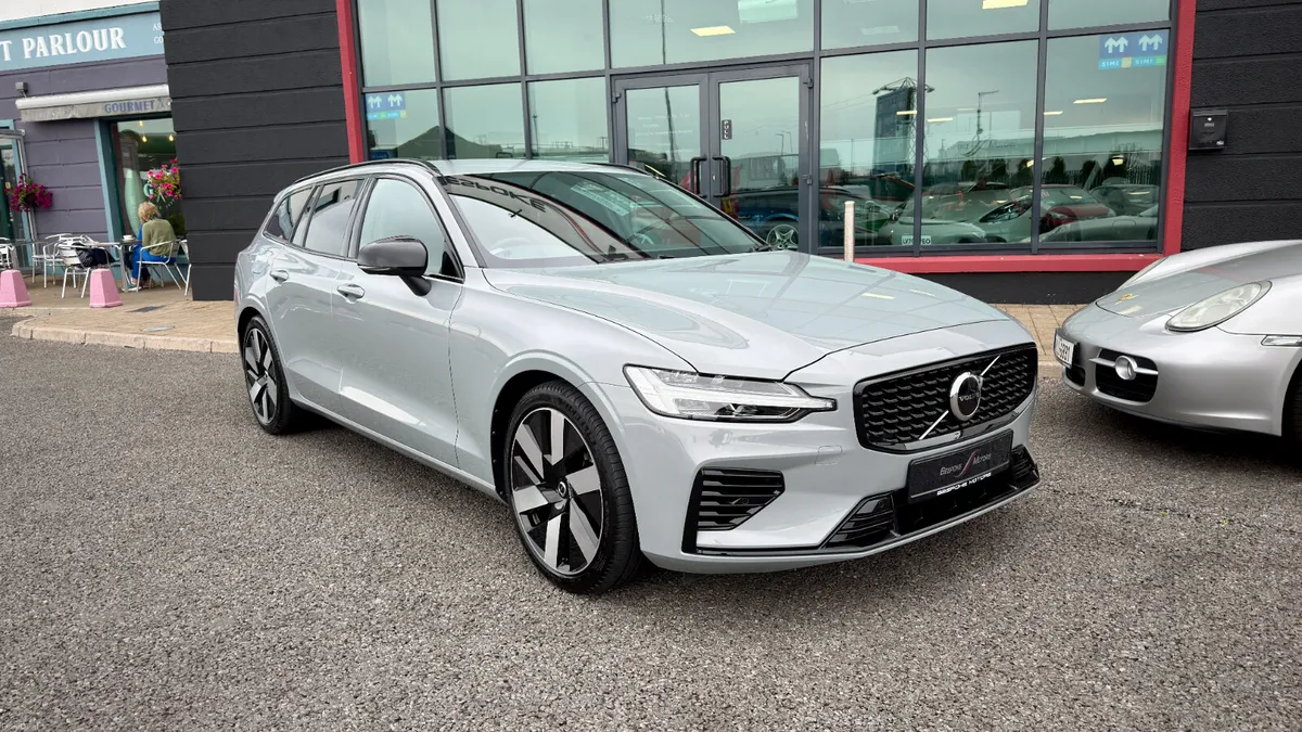 Volvo V60 Plus Dark AWD 2024 - Image 3