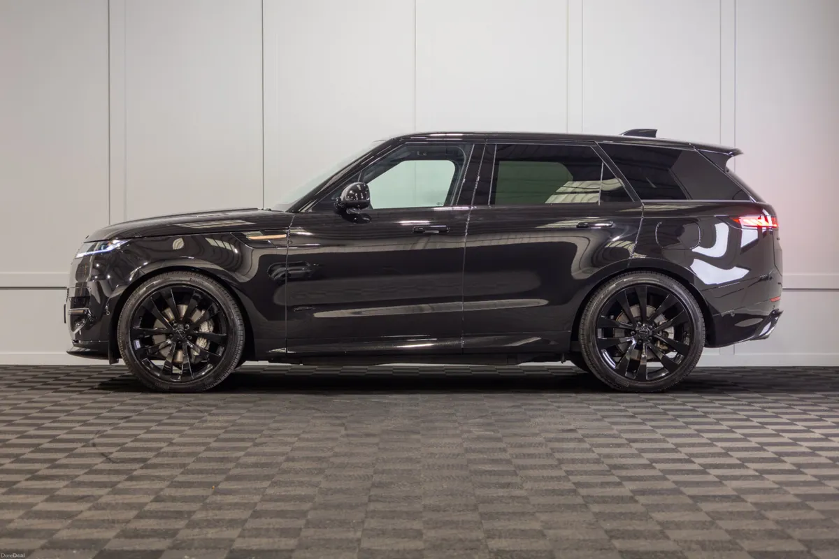 2026 Range Rover Sport P460e Dynamic SE *Pan Roof - Image 3