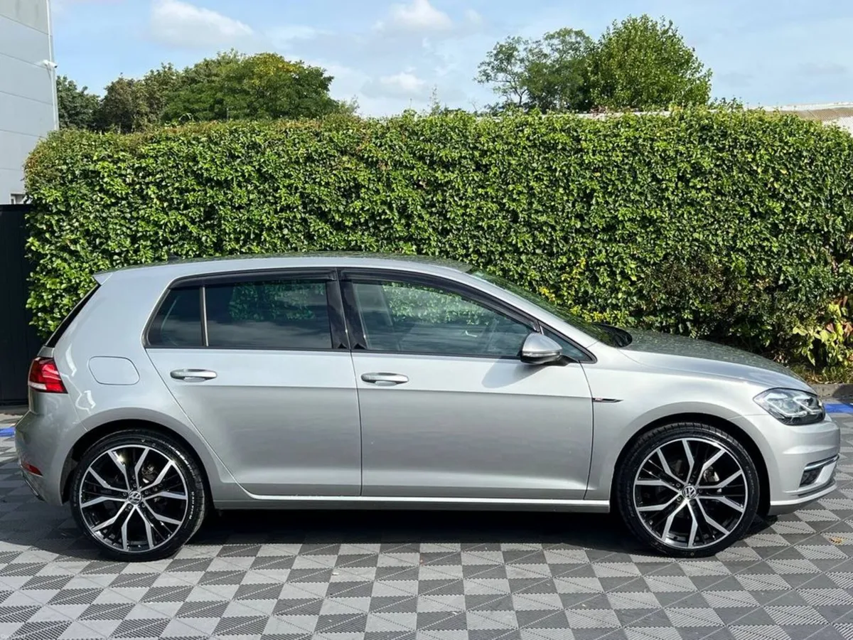 Volkswagen Golf R-LINE PACK 1.2 TSI AUTO // APPLE - Image 2
