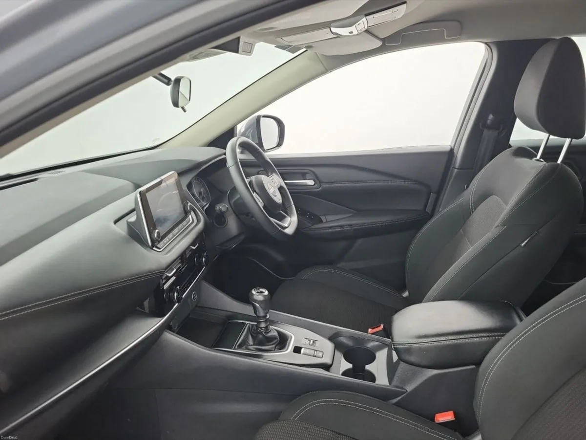 Nissan Qashqai 1.3 PET MILD HYBRID SV - Image 4