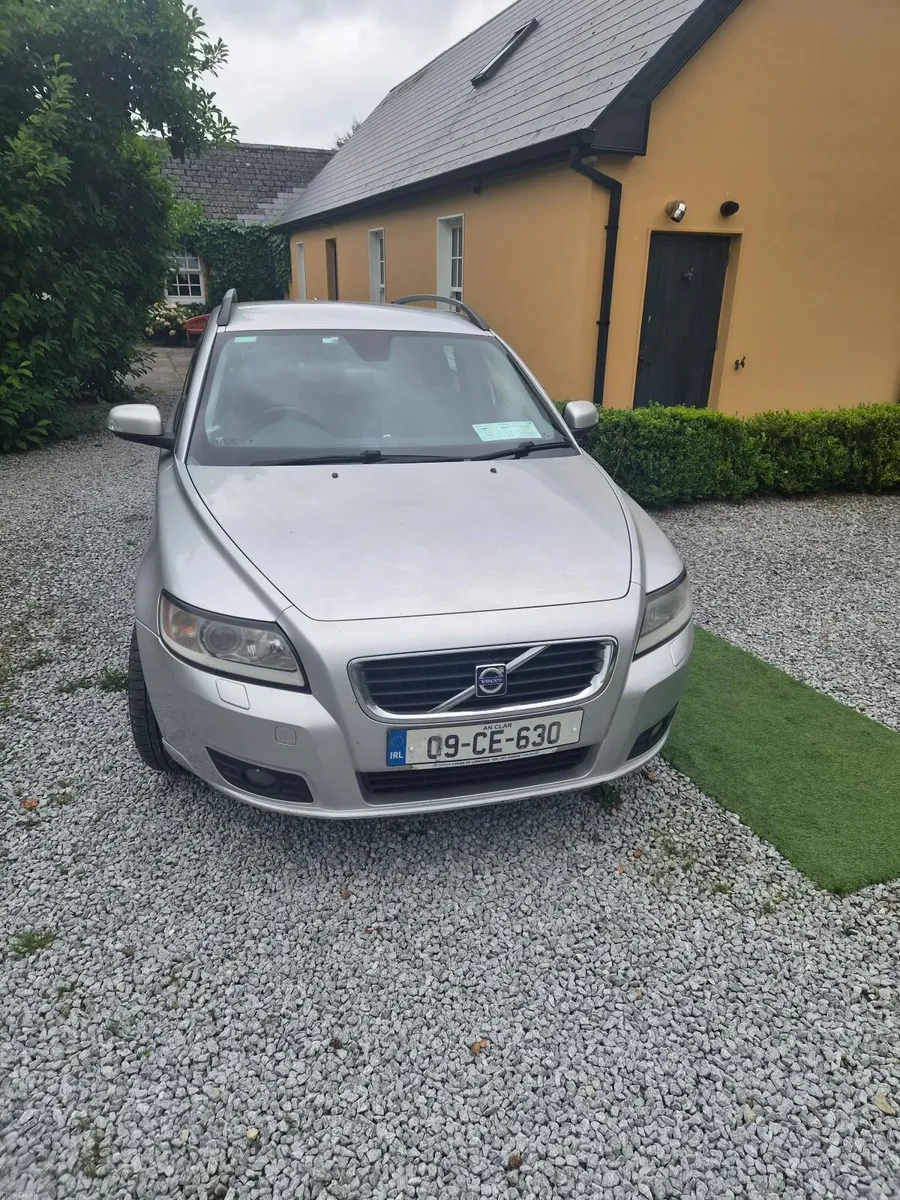 Volvo V50 2009 - Image 1