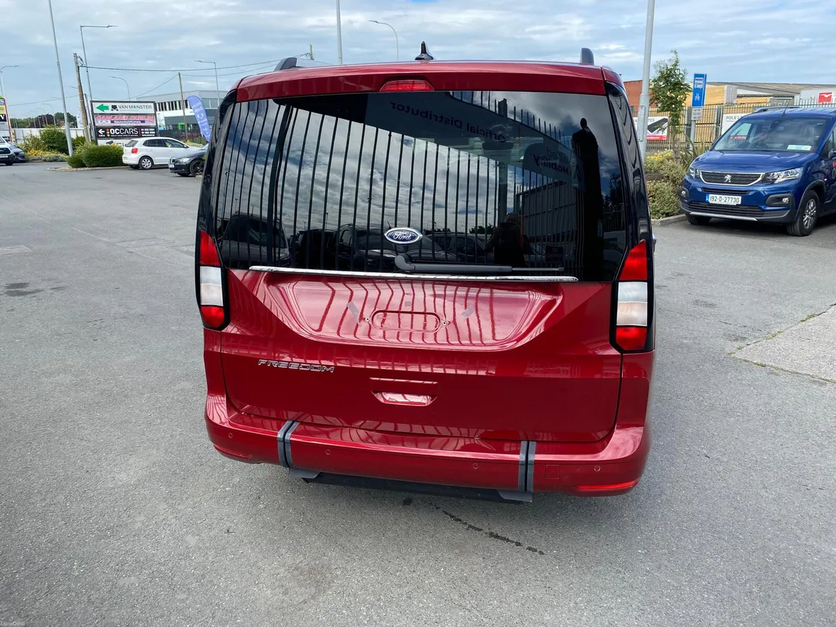 Wheelchair Accessible Taxi Ford Connect 5 Seats+WC - Image 5