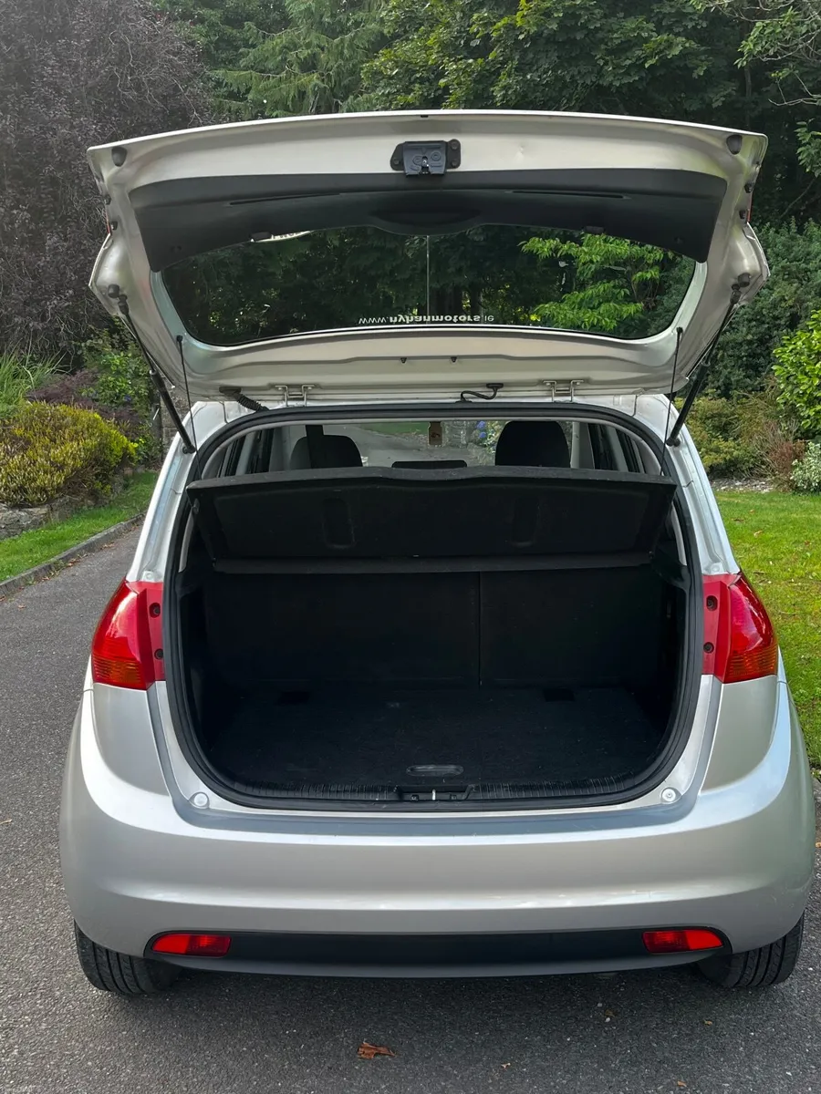 Kia Venga 2013 - Image 4