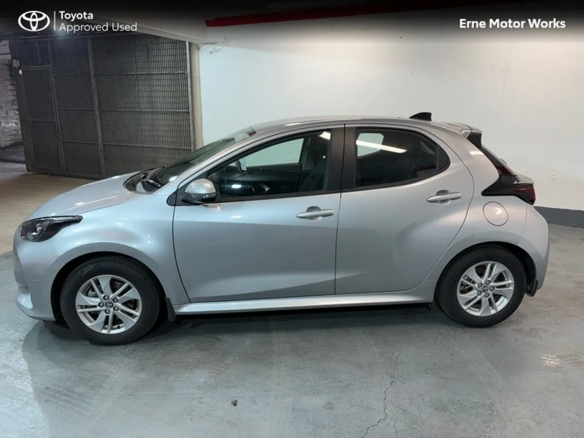 Toyota Yaris Yaris HEV Luna - Image 2
