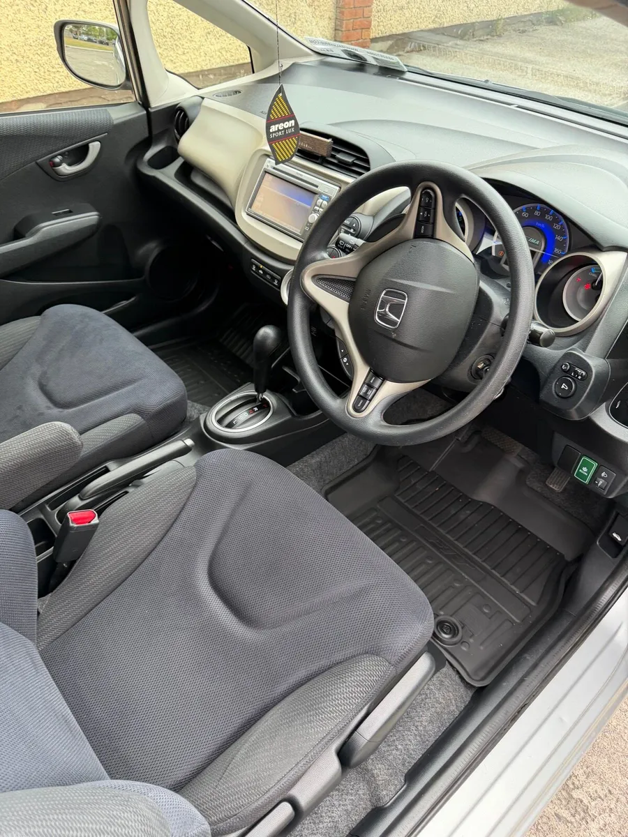 Honda fit hybrid automatic 2013 - Image 5
