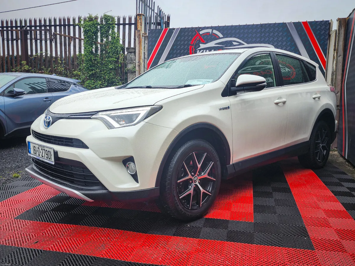 2016 Toyota RAV4 Hybrid - Image 4