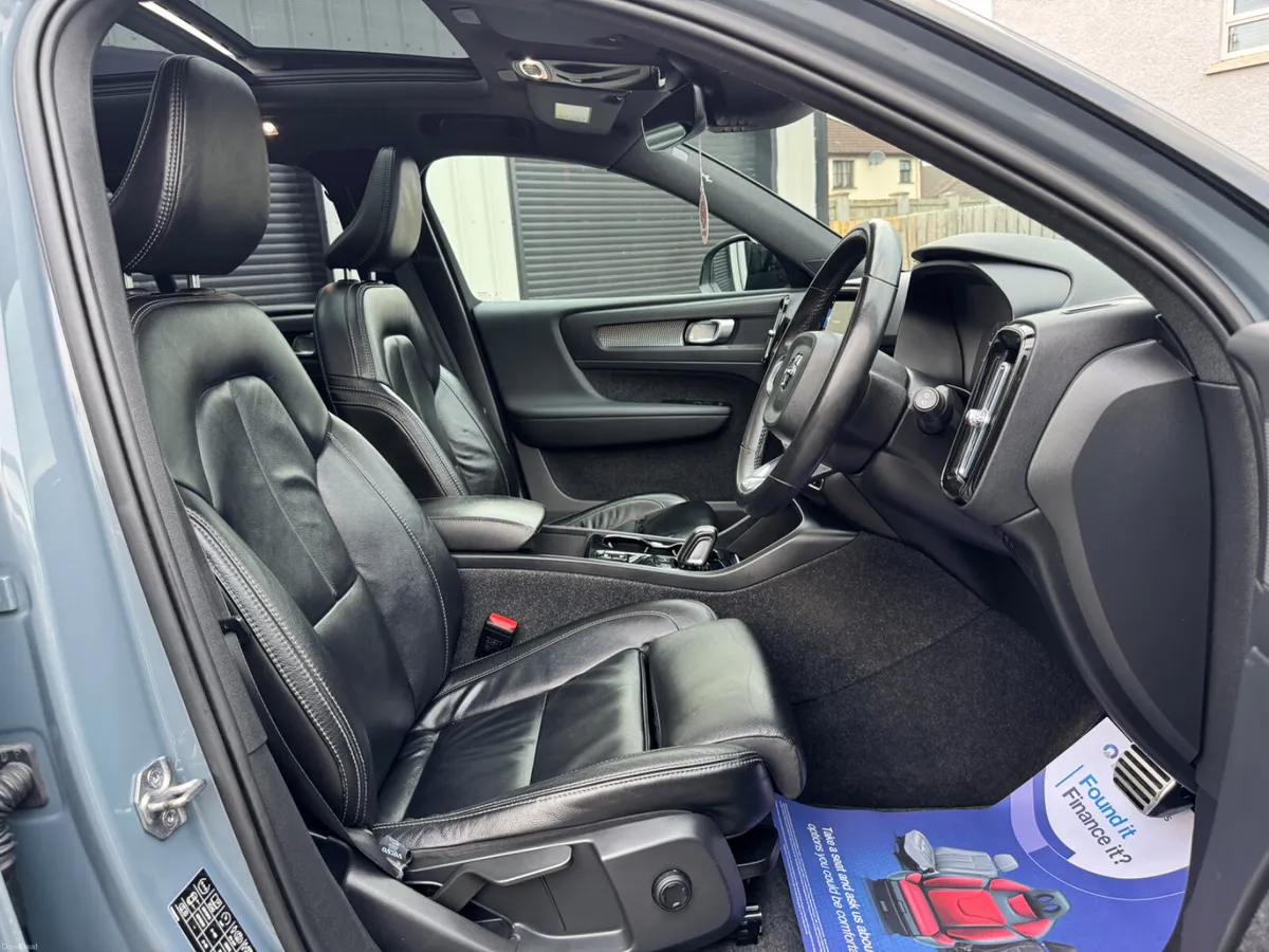 2021 212 Volvo XC40 T5 R-Design Recharge - Image 5