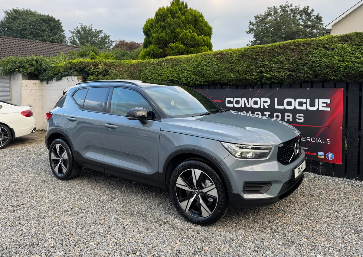 2021 212 Volvo XC40 T5 R-Design Recharge - Image 4