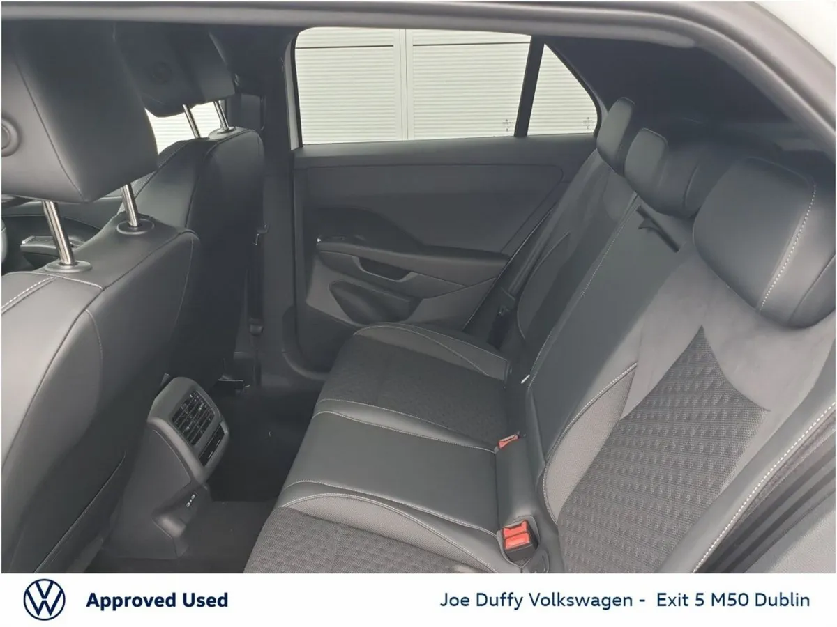 Volkswagen T-Roc R-LINE 1.5TSI 150HP MHEV AUTO New - Image 6