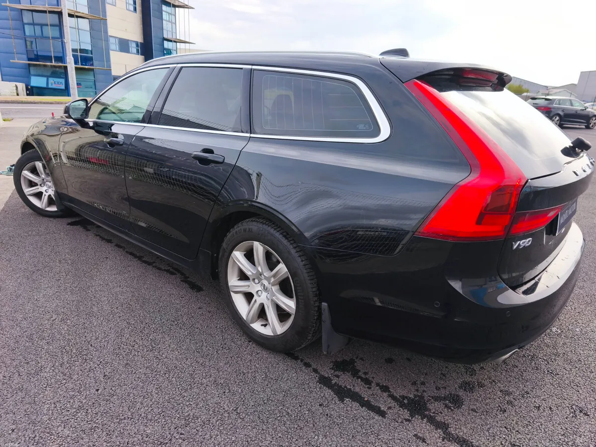 Volvo V90 D4 (190hp) Momentum Auto, Full S.History - Image 5