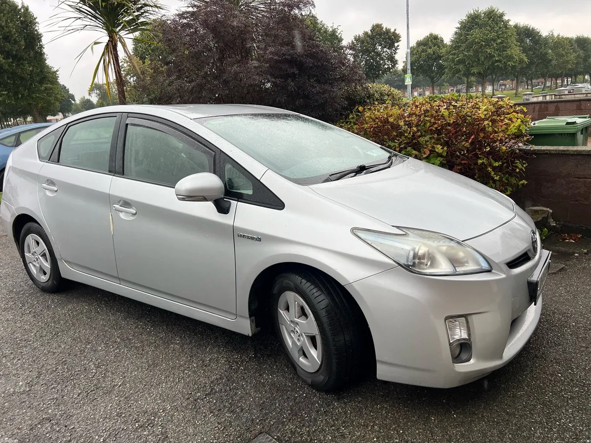 Toyota Prius 1.8 hybrid ( low mileage) - Image 3