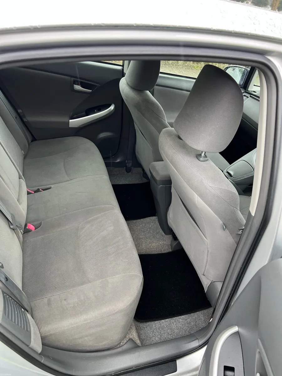 Toyota Prius 1.8 hybrid ( low mileage) - Image 6